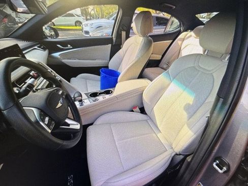 Used 2025 Genesis G70 2.5T image 6