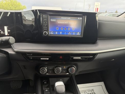 Used 2025 Nissan Kicks S AWD/4WD image 13