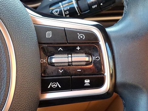 Used 2022 Kia Carnival EX FWD image 26