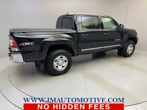 Used 2015 Toyota Tacoma w/ SR5 Package image 5