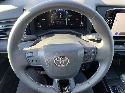 Used 2025 Toyota Camry SE image 19
