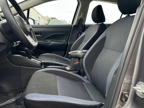 Used 2025 Nissan Versa SV FWD image 22