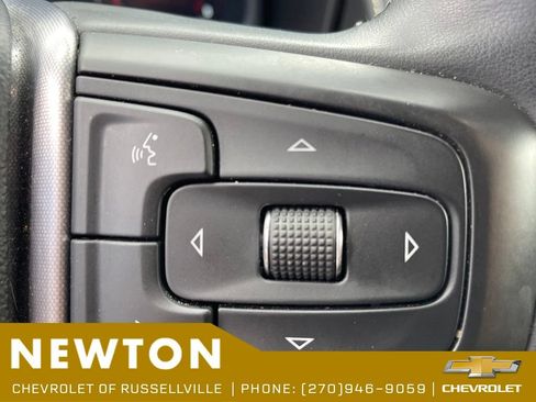 Used 2024 GMC Yukon SLT RWD image 16