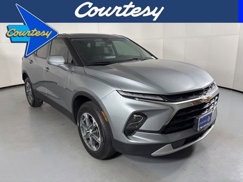 Used 2025 Chevrolet Blazer LT image 1