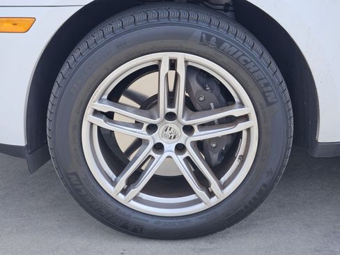 Certified 2026 Porsche Macan AWD/4WD image 14