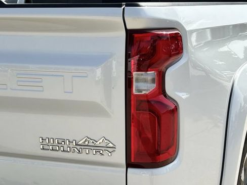 Used 2024 Chevrolet Silverado 1500 High Country AWD/4WD image 8
