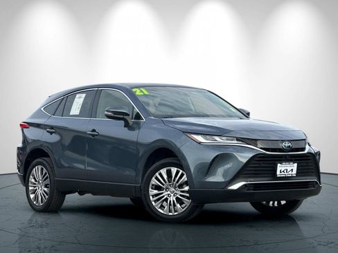 Used 2021 Toyota Venza Limited image 2
