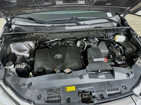 Used 2018 Toyota Highlander XLE w/ Carpet Mat Package (TMS) AWD/4WD image 35