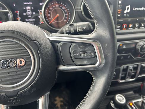 Used 2018 Jeep Wrangler Unlimited Sahara image 24