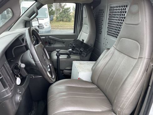 Used 2016 GMC Savana 2500 RWD image 4