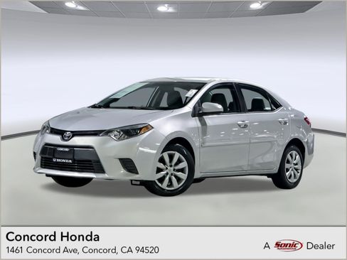 Used 2015 Toyota Corolla LE FWD image 1