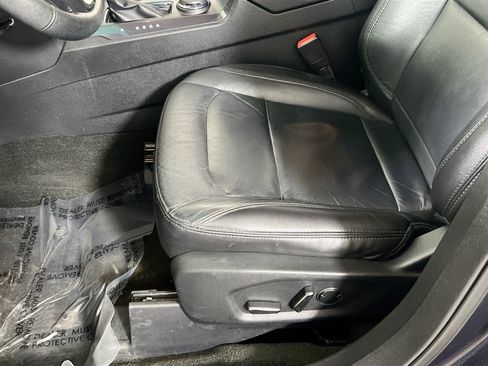 Used 2017 Ford Explorer XLT w/ Equipment Group 202A AWD/4WD image 18