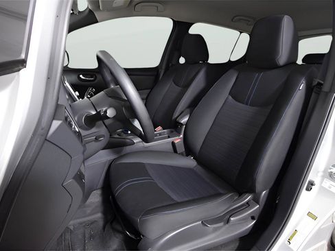 Used 2025 Nissan Leaf S image 15