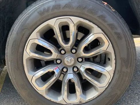 Used 2019 RAM 1500 Laramie AWD/4WD image 16