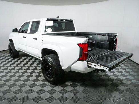 Used 2025 Toyota Tacoma SR AWD/4WD image 28
