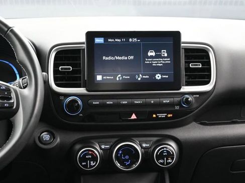 Used 2025 Hyundai Venue SEL FWD image 12