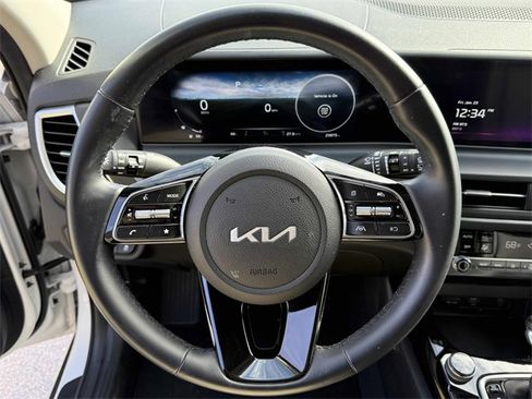 Used 2024 Kia Seltos EX image 16