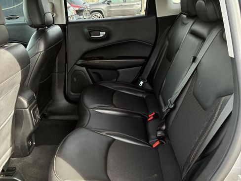 Used 2021 Jeep Compass Latitude w/ Driver Assistance Group FWD image 9