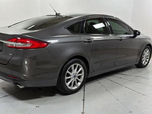 Used 2017 Ford Fusion SE image 5