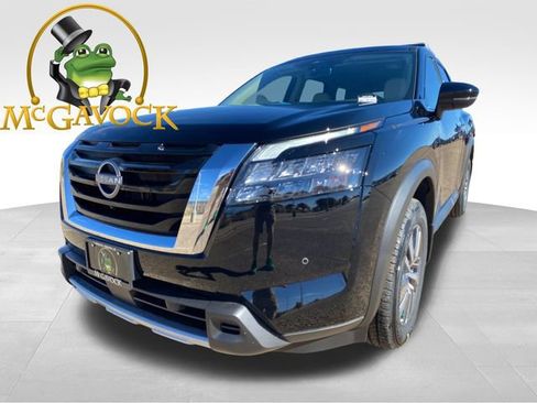 New 2025 Nissan Pathfinder SL image 1
