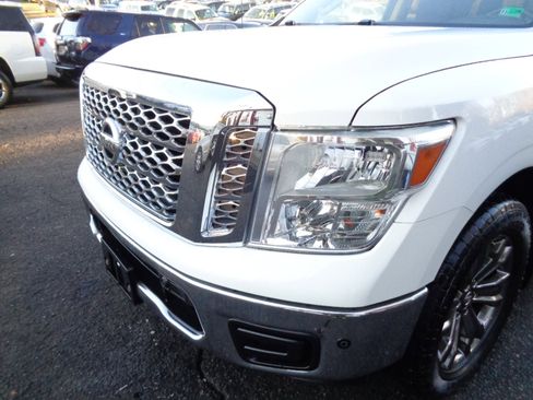 Used 2018 Nissan Titan SV w/ SV Convenience Package image 9