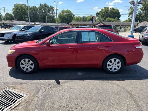 Used 2011 Toyota Camry LE FWD image 4