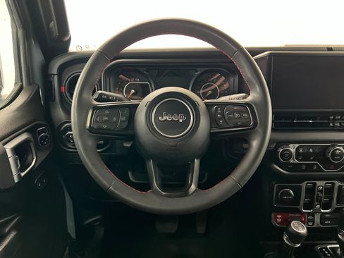 Used 2024 Jeep Gladiator Rubicon w/ Convenience Group AWD/4WD image 12