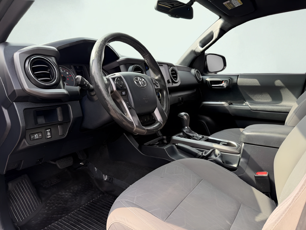 Used 2016 Toyota Tacoma TRD Off-Road AWD/4WD image 53