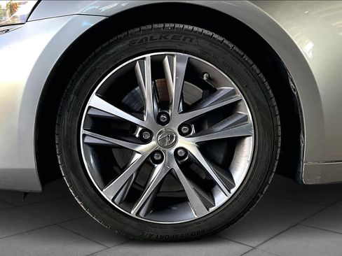 Used 2018 Lexus IS 300 w/ Accessory Package image 10