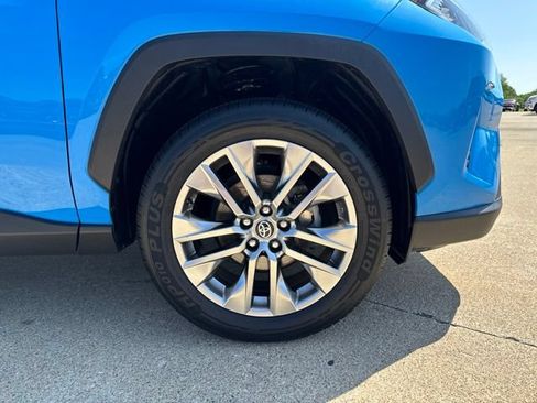 Used 2020 Toyota RAV4 XLE Premium AWD/4WD image 9