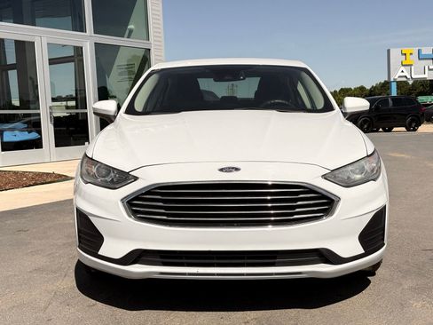 Used 2019 Ford Fusion SE FWD image 2