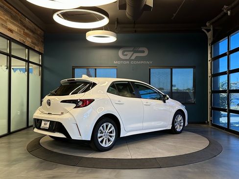 Used 2023 Toyota Corolla SE image 3