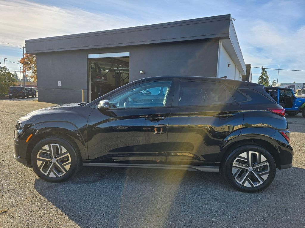 Used 2023 Hyundai Kona SE FWD image 7
