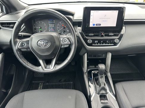 Used 2024 Toyota Corolla Cross SE image 13