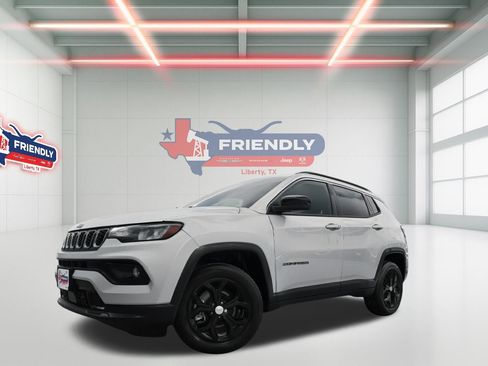 Used 2024 Jeep Compass Latitude image 1