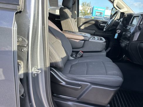 Used 2019 Chevrolet Silverado 1500 Custom w/ Custom Value Package AWD/4WD image 15