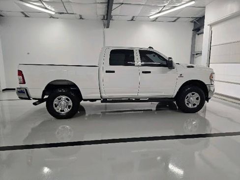 Used 2024 RAM 2500 Tradesman w/ Chrome Appearance Group AWD/4WD image 11