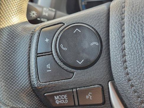 Used 2018 Toyota RAV4 LE FWD image 14