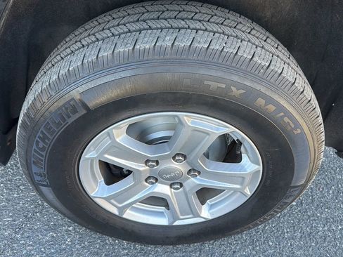 Used 2015 Jeep Grand Cherokee Limited w/ Trailer Tow Group IV image 7