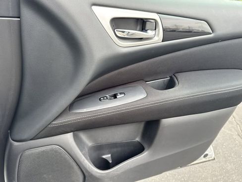 Used 2017 Nissan Pathfinder SV image 23