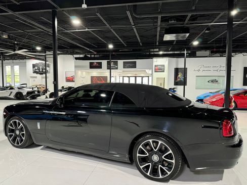 Used 2017 Rolls-Royce Dawn image 11
