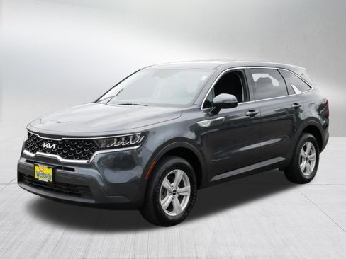 Used 2023 Kia Sorento LX AWD/4WD image 3