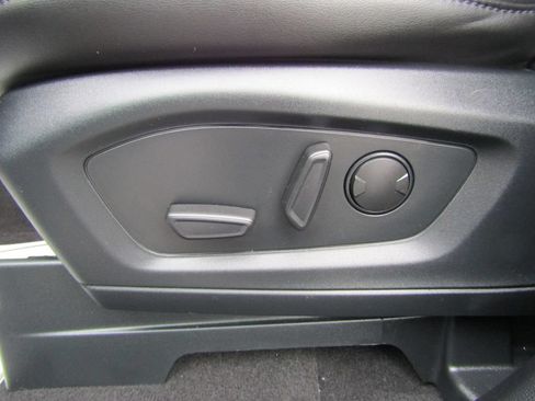 Used 2024 Ford Explorer XLT w/ Equipment Group 202A AWD/4WD image 26