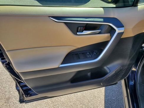 Used 2020 Toyota RAV4 XLE image 18