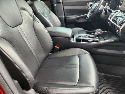 Used 2023 Kia Sorento EX image 12