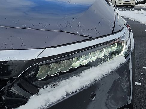 Used 2021 Honda Accord Touring image 9