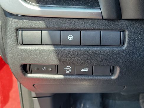 Certified 2024 Nissan Rogue SV FWD image 24