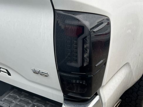 Used 2016 Toyota Tacoma SR5 w/ Towing Package image 18