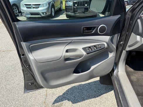 Used 2013 Toyota Tacoma PreRunner w/ SR5 Pkg image 12