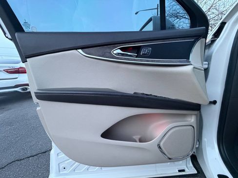 Used 2016 Lincoln MKX Reserve w/ Technology Package FWD image 35